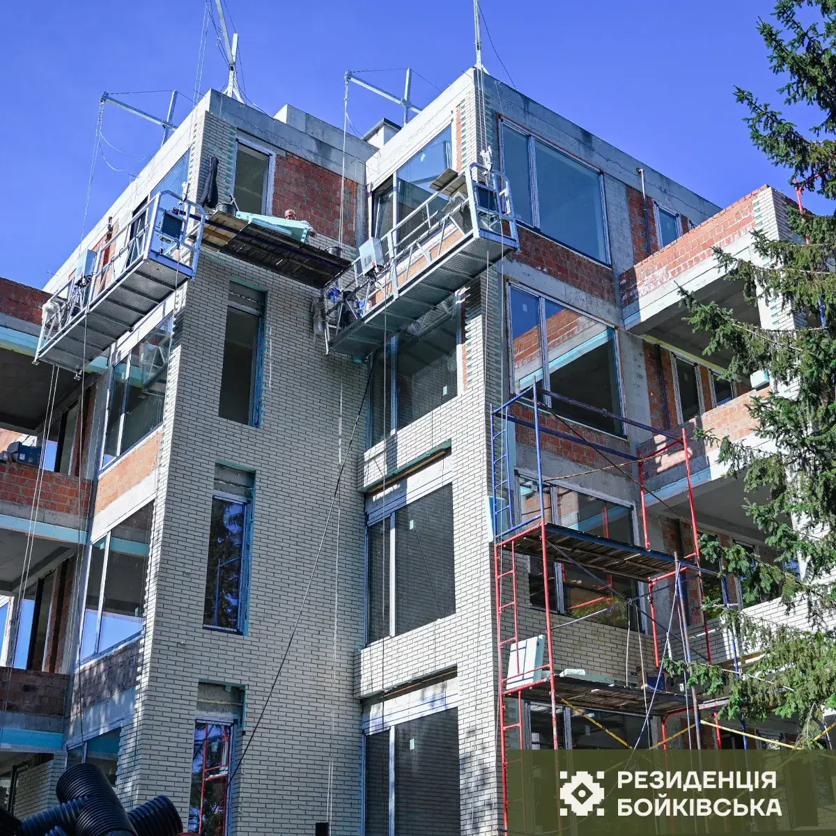 work on the building facade (september 2025, photo 2)