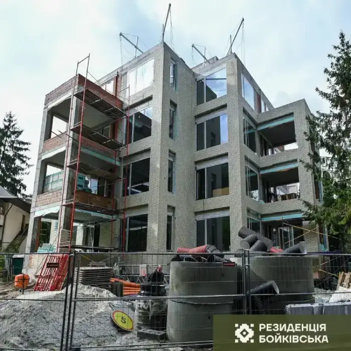 робота з фасадом будівлі (жовтень 2025)